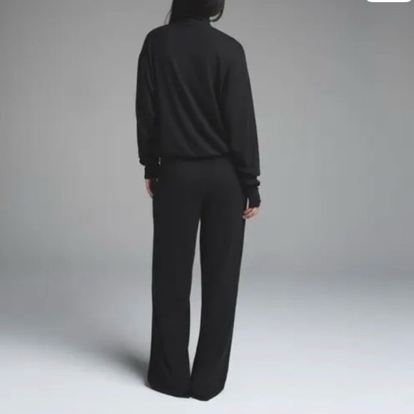 *NWT* SKIMS CLOUD TOP - Picture 3 of 6